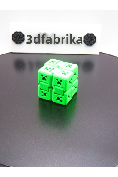 AHWALL Pikselli Creeper Full Set – Figure, Cube, Kit Card and Keychain Package