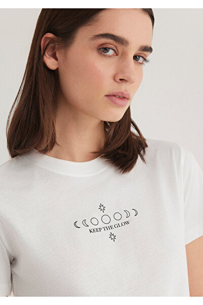 Mavi Тениска с астрологичен принт в екрю цвят, полувталена кройка / полувтале...