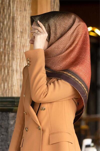 Vissona Eșarfă 100% mătase twill, cu gradient și model texturat, culoare maro, 90x90, formă de cusut: cusut manual