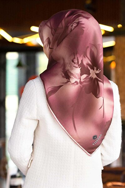 Vissona 100% keper Svila C Cvetni dezen u boji praha 90x90 Oblik za šivenje: ...