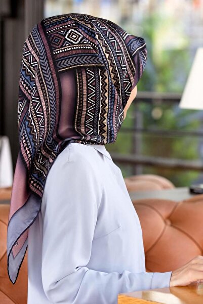 Vissona 100% Твіл Шовк з етнічним візерунком, пудровий - сірий колір, 90x90 ш...