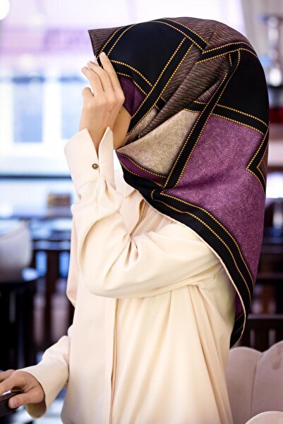 Vissona 100% Twill İpek Gold Detaylı Kare Desenli Siyah - Mürdüm Renkli 90x90...