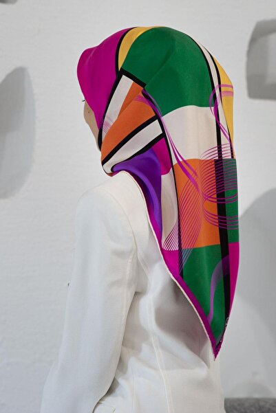 Vissona %100 Twill İpek Geometrik Desenli Fuşya - Mor Renkli 90x90 Eşarp Diki...