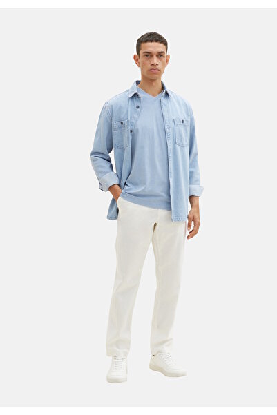 Tom Tailor V-Ausschnitt, ausgewaschener Optik und Brusttasche. Das T-Shirt Ku...