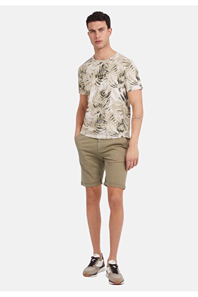 Guess Shorts Unifarbene MYRON SHORT mit seitlichen Eingrifftaschen und Gesäßt...