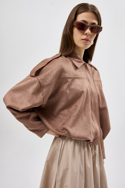 Rays سترة نسائية بياقة قميص وحزام مطاطي في الخصر بمظهر جلد المنك 60538