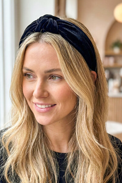 Modex تاج عتيق مخملي بتفاصيل عقدة سوداء