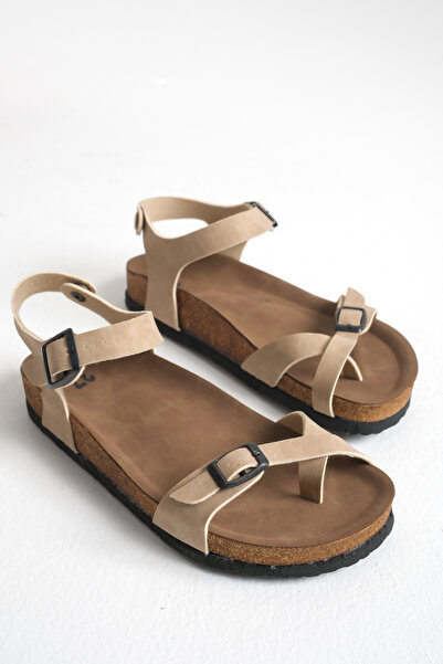 meyra'nın ayakkabıları صندل بإبزيم مزدوج بلون كريمي غير لامع