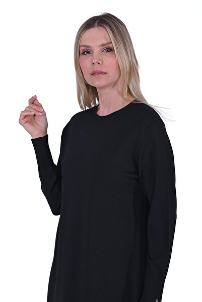 Invee فستان كوفا تريكو أسود