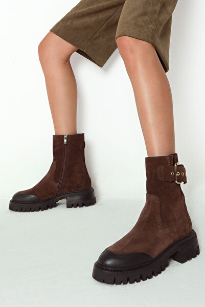 Derimod حذاء نسائي من الجلد السويدي ذو نعل سميك بني اللون 25WFD153010