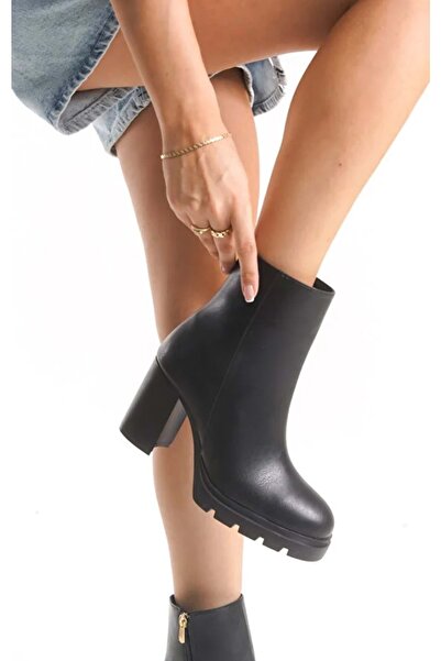 KOCAMANLAR Feles Thick Heeled Oval Toe Women's Boots Black