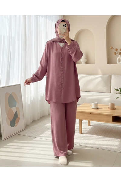 Modamorfo طقم أيروبين بياقة على شكل حرف V مع بنطلون بأزرار - جي.كوروسو