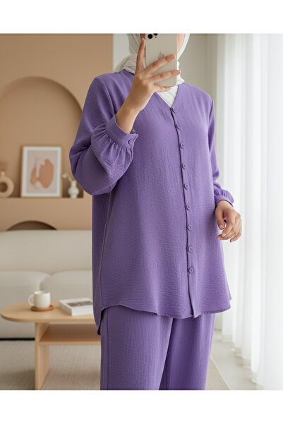 Modamorfo Costum Ayrobin cu decolteu în V și pantaloni cu nasturi - violet