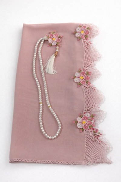 NUMİSTORE İğne oyası pudra renk Tesbihli Namaz Örtüsü