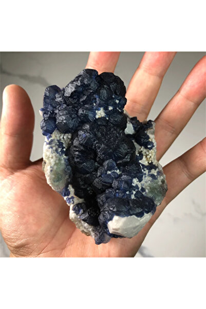 Choice قطعة واحدة من معدن الفلوريت غير المنتظم على شكل توت أزرق، وزنها من 100...