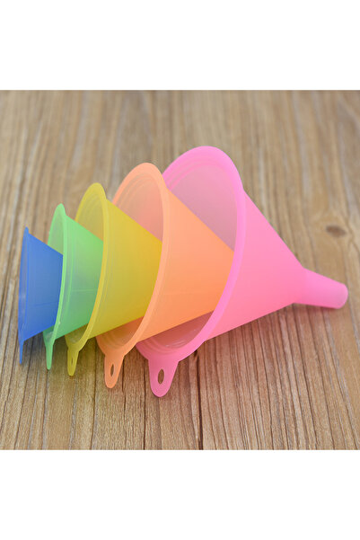 Choice مجموعة قمع متعددة الأحجام وملونة مكونة من 5 قطع، مثالية لتوزيع الزيوت والعصائر والصلصات في المطبخ.