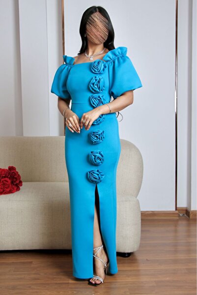 SELSAL A dress adorned with delicate roses