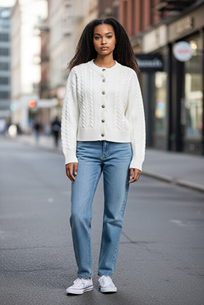 TRENDY Krem rengi saç Örgülü çıtçıtlı crop triko hırka