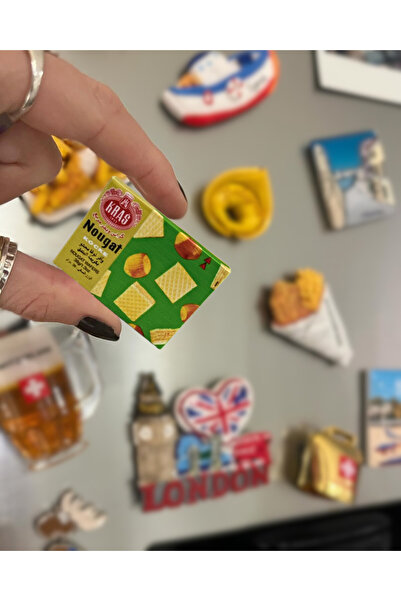 Magnet مغناطيس ثلاجة تذكاري ويفر كراس بالبندق – تصميم مستوحى من عبوة الشوكولاتة الشهيرة