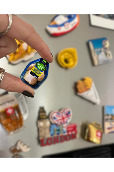 Magnet مغناطيس ثلاجة تذكاري دجاج اليوم – تصميم مستوحى من عبوة دجاج اليوم الشهيرة