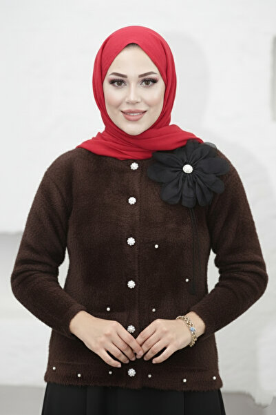 Safgiyim44 كارديجان ناعم مع دبوس على شكل وردة وأزرار حجرية - بني