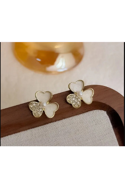 TChic أقراط البرسيم المرصعة