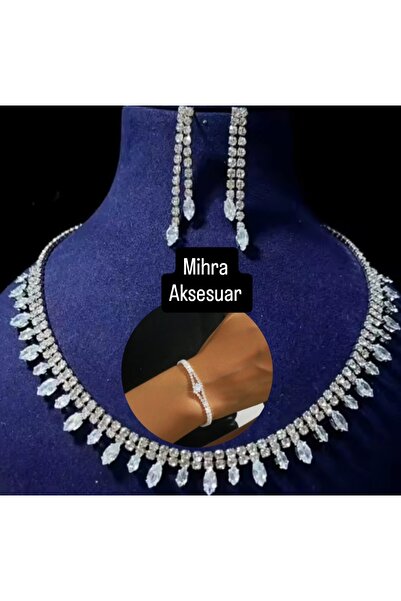 Mihra Aksesuar طقم ثلاثي من قلادة وأقراط وسوار مرصع بالكريستال