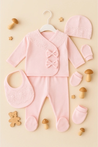 Superbaby Set Fetite 5 Piese Roz Pal cu Dantela – Bluza, Pantaloni, Bavetica, Caciulita si Manusi – 0-3 Luni