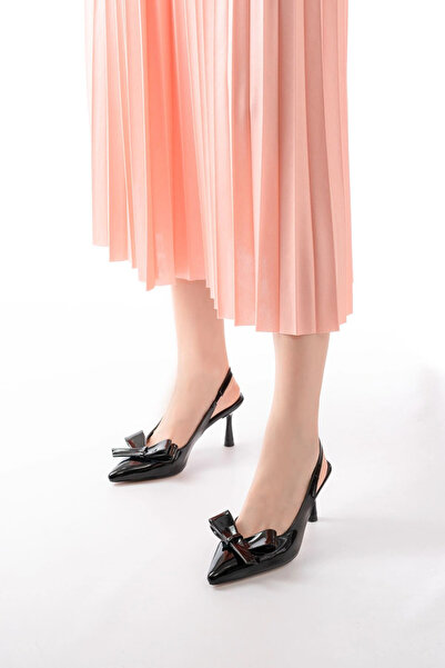 ÇELİK TİCARET الذهب INF-4501 حذاء أسود من الجلد اللامع مفتوح من الخلف بكعب عالي