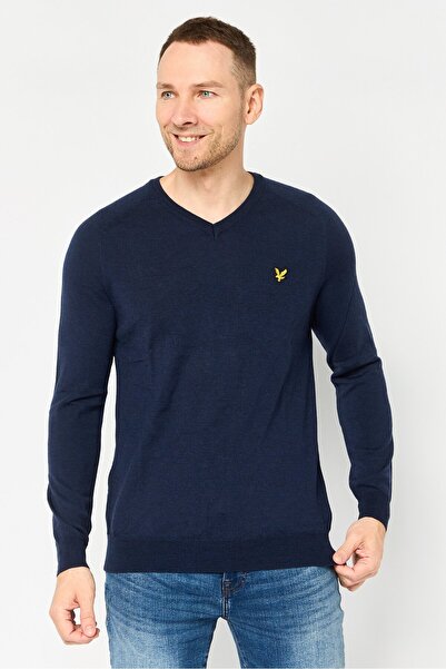 Lyle & Scott سترة رجالية برقبة على شكل V وشعار العلامة التجارية، كحلي