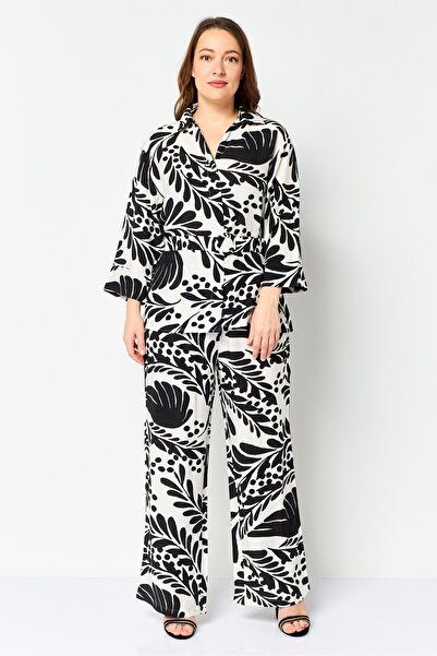 Kathy Ireland طقم قميص طويل الأكمام و بنطلون مطبوع بالكامل للنساء، متعدد الألوان