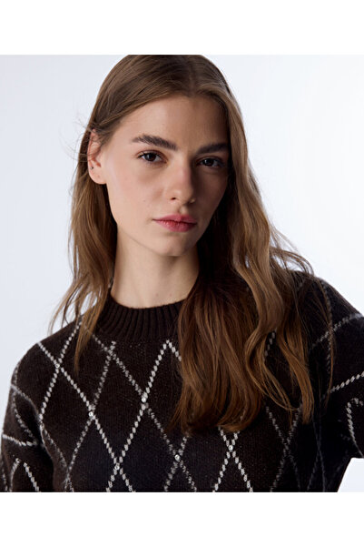 Twist Baklava Pattern Strass Stone Sweater