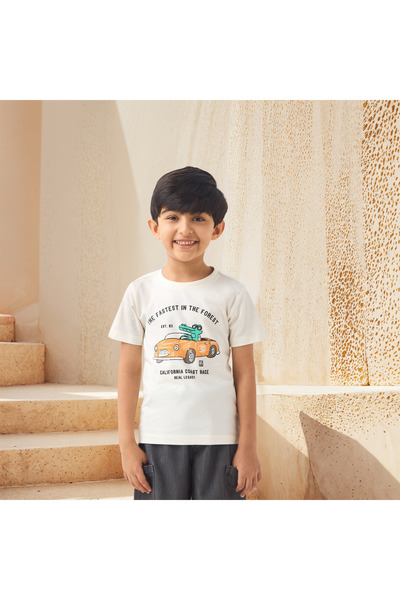 Juniors تي شيرت بطبعة جرافيكية وأكمام قصيرة