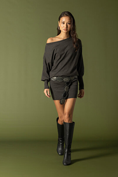 Nisan فستان ريبانا قصير بقصة غير متماثلة