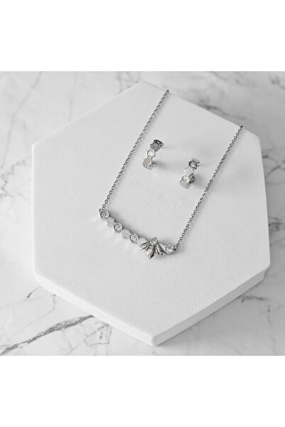 Un طقم زركون ناعم (عقد + حلق) بتصميم أنيق