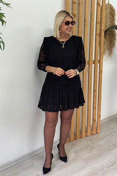 By Esra Celkan Siyah Bisiklet Yaka Beli Drapeli Mini Dantel Elbise