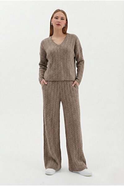 Nish&Chic V-Neck Hair Knit Pants Set