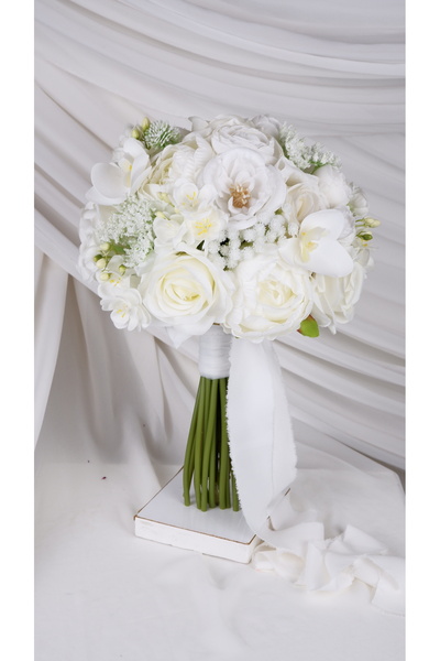 Buketlife beyaz küçük ıslak orkideli beyaz gelinbuketi gelinçiçeği