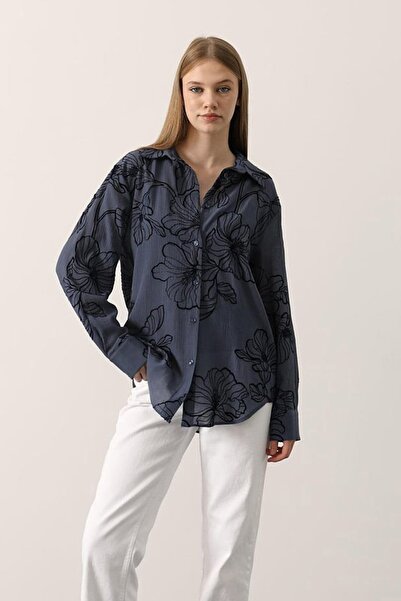 Trend Alaçatı Stili Women's Navy Blue Embossed Floral Pattern Textured Long Sleeve Shirt Vs01151