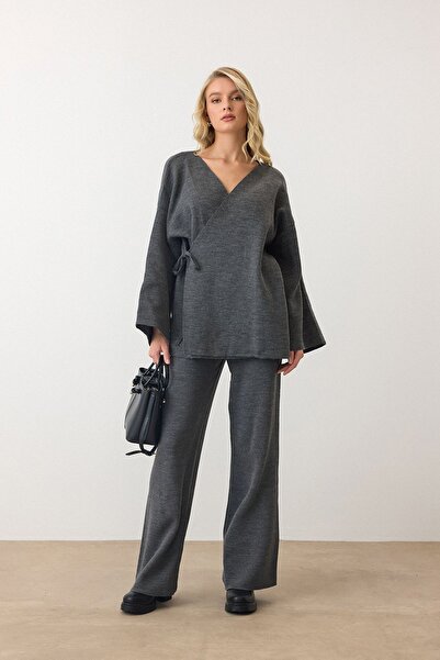 Trend Alaçatı Stili Women's Anthracite V-Neck Belted Wide Leg Two-Piece Suit ...