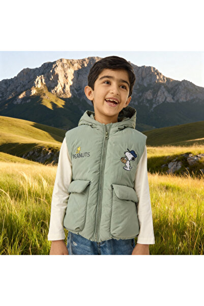 CPLG Peanuts Print Sleeveless Hooded Gilet with Pockets and Zip Closure