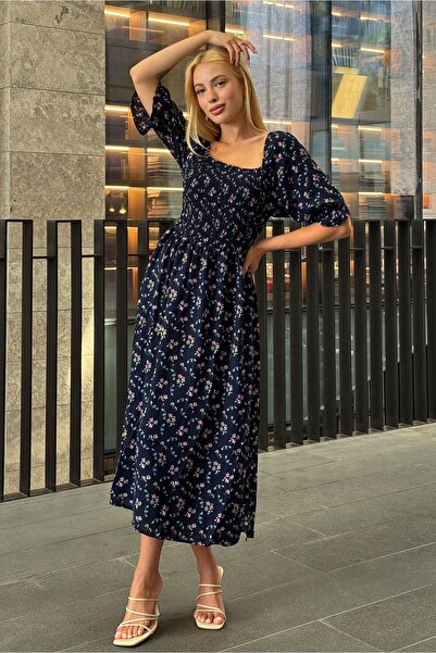 Trend Alaçatı Stili Kadın Lacivert Çiçek Desenli Madonna Yaka Smok Dikişli El...