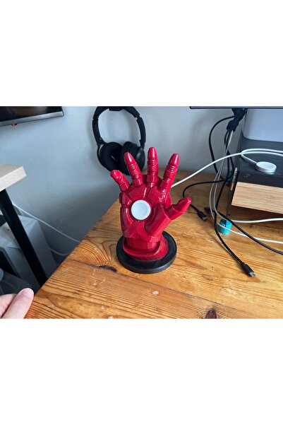 Morphena3D Iron Man El Figürü Apple Watch Şarj Standı – 3D Baskı iWatch Şarj Ünitesi – PLA Malzeme