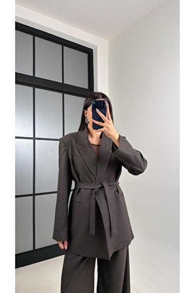 Gaus سترة بنية اللون مبطنة بحزام ونمط فاخر GAUS-00910