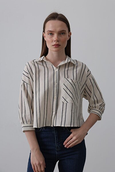 Trend Alaçatı Stili Women's Navy Blue-Beige Pocket Striped Short Shirt Vs00500