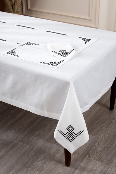 Koza Home طقم مفارش طاولة أمريكي من قطعتين مطرز باللون الأسود من فاليري 32×48 2563