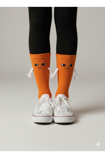 CARNAVAL SOCKS Kadın – Erkek Mıknatıslı Elele Tutuşan Çorap (1 Adet) – Sevimli Yüz Desenli Unisex Çorap