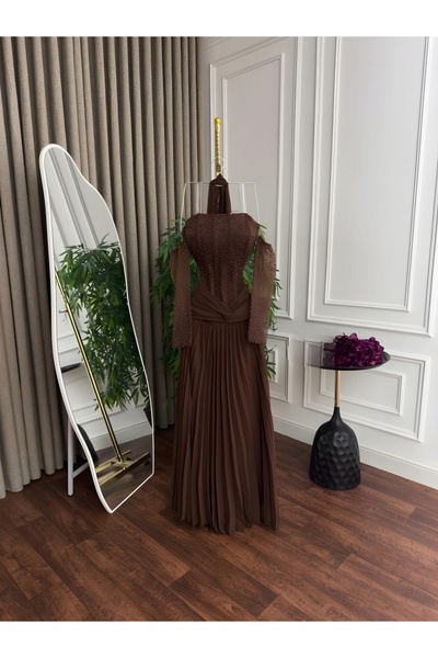 berlanty Luxurious evening dress - modern design and regal elegance