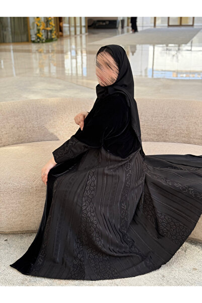 thaayira عباية مخمل جاكار سوداء فاخرة – عباية دافئة أنيقة للمناسبات واللبس اليومي