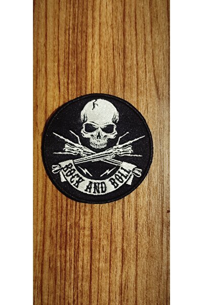 Özden Nakış رقعة جمجمة بتصميم روك آند رول